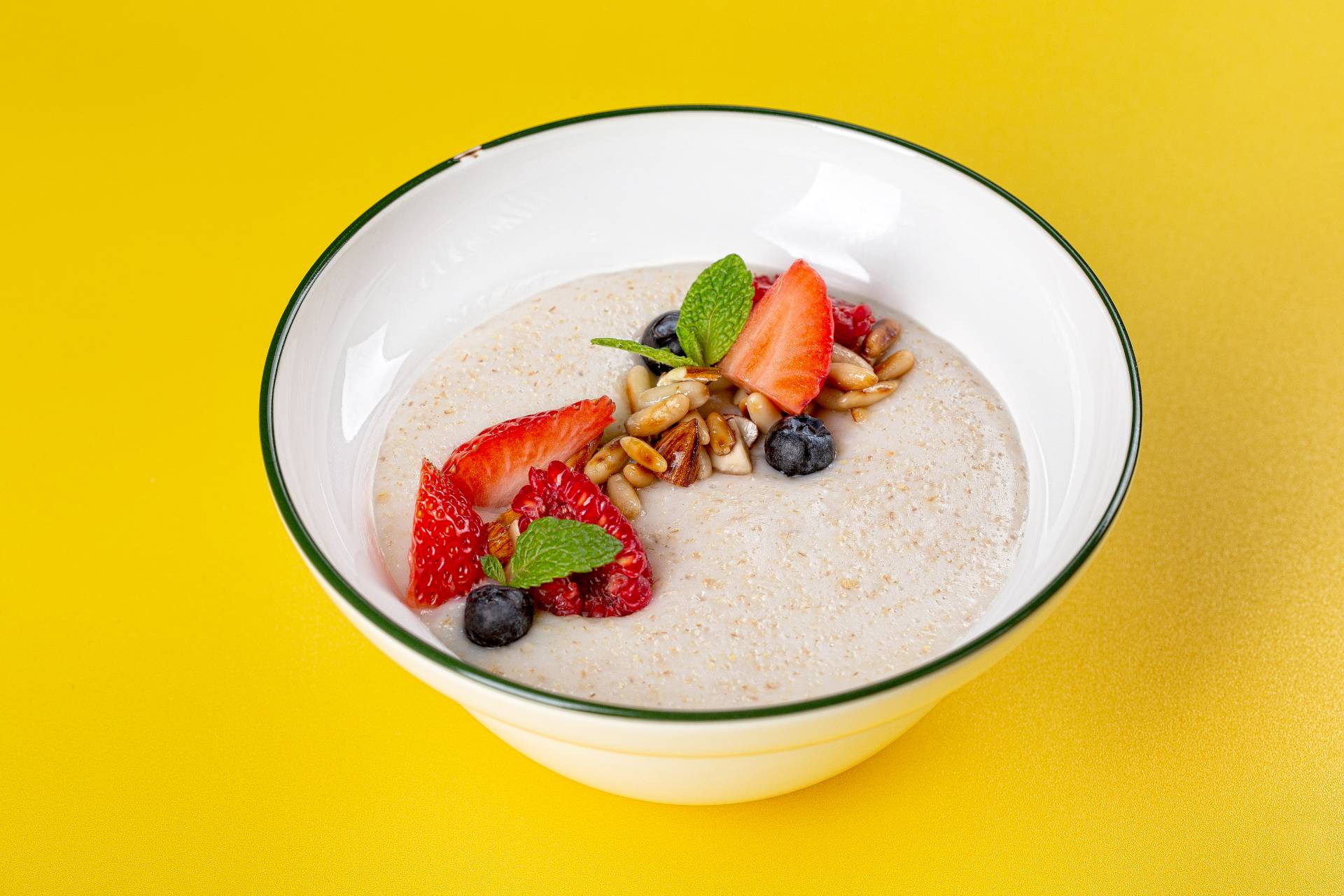 Berries and Nuts Oats